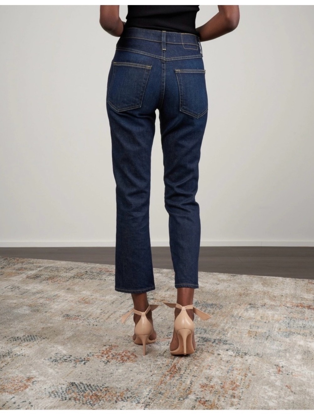 AMO Chloe crop sz 26 dark wash